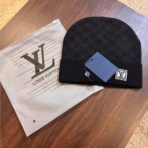 Louis Vuitton beanie black / grey